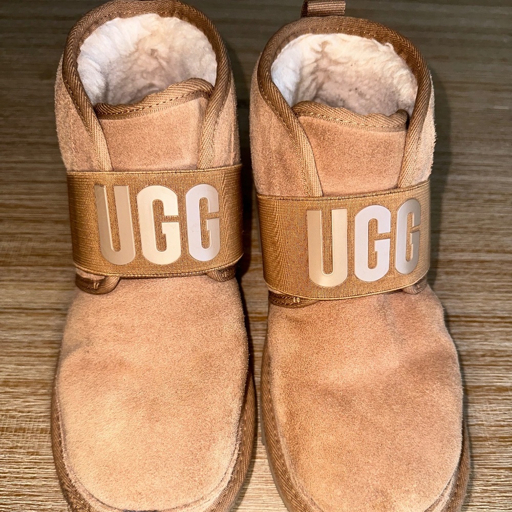 UGG Big Kid Neumel II graphic slip on boot in chestnut size 5